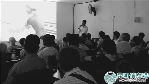 8月4日，周權(quán)給盲友們講述《白日焰火》。