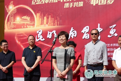 南昌市文聯(lián)副主席賀思敏致辭。記者孫紅亮攝