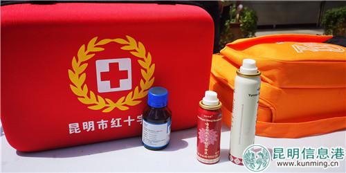 昆明嘉麗澤為參賽選手提供的醫(yī)療箱。記者袁瑤溪攝