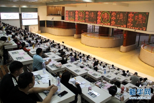 位于斗南的昆明花拍中心交易大廳。新華網(wǎng)念新洪攝