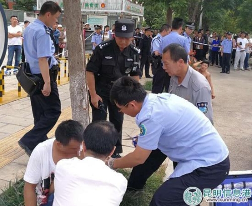 7月3日，巡邏民警處置一起聚眾斗毆事件。供圖