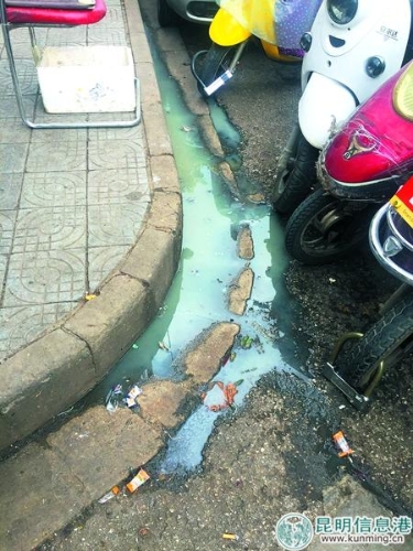 盈江路上污水橫流 盈江路上污水橫流