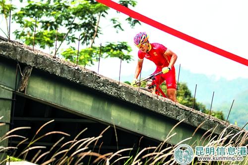 中國(guó)選手呂先景在比賽中。 新華社