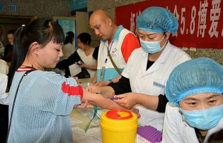 【暖新聞】奉獻路上永無止境 “商丘好人”黃偉10年公益路 【暖新聞】奉獻路上永無止境 “商丘好人”黃偉10年公益路