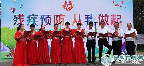 朗誦《大寫的中國》。實習(xí)記者劉璐璐攝