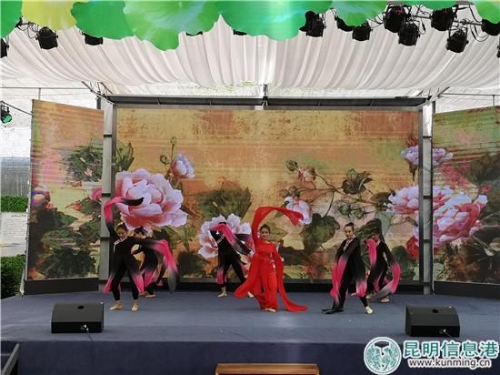 活動現(xiàn)場表演 網(wǎng)友驚濤駭浪 攝 活動現(xiàn)場表演 網(wǎng)友驚濤駭浪 攝