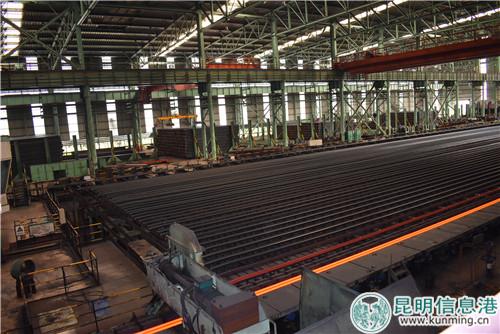 昆鋼新區(qū)型材廠內(nèi)中小型型鋼萬(wàn)能軋機(jī)生產(chǎn)線是云南乃至西南地區(qū)的首條同類生產(chǎn)線      