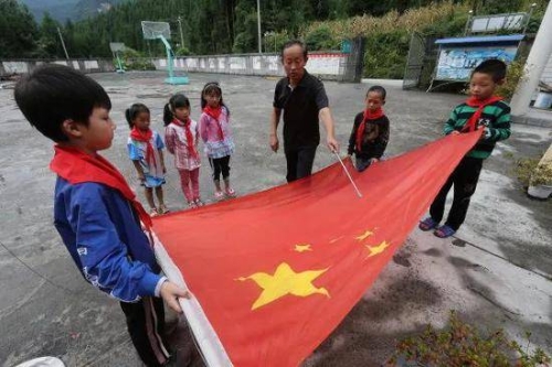 開學(xué)第一課講授國旗知識