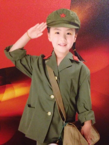 趙彧尼兒時(shí)照片 趙彧尼兒時(shí)照片