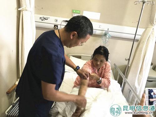 云南博亞醫(yī)院血液凈化部秦學(xué)祥主任檢查患者傷情