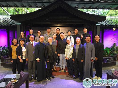 主創(chuàng)人員合影