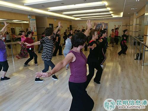 太平新城市民文化學校內(nèi)的舞蹈課。