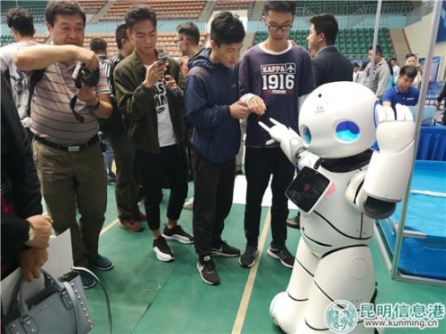 翩翩起舞的機(jī)器人“優(yōu)友”