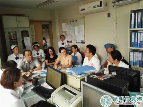 昆明市婦幼保健院各學(xué)科專家會(huì)上研討。