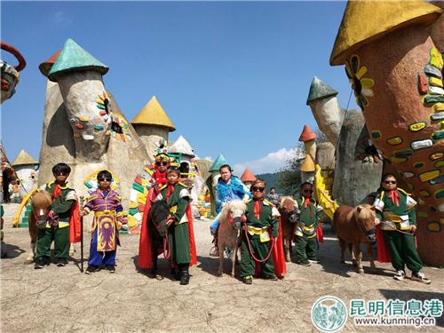 設(shè)特蘭矮馬來到昆明小人國 