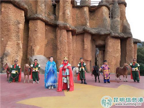 設(shè)特蘭矮馬來到昆明小人國 1