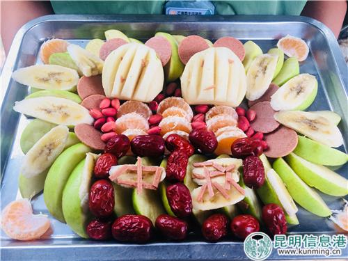 圖3：山魈的五彩水果月餅。