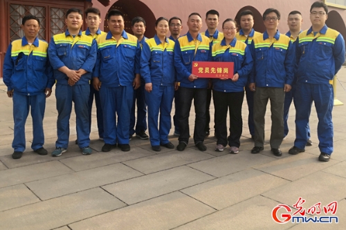 【中國夢?踐行者】這樣一群早出晚歸的“馬路天使”，扮靚天安門廣場迎國慶丨動圖