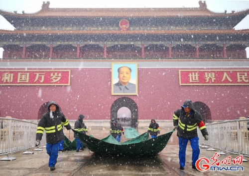 【中國夢?踐行者】這樣一群早出晚歸的“馬路天使”，扮靚天安門廣場迎國慶丨動圖