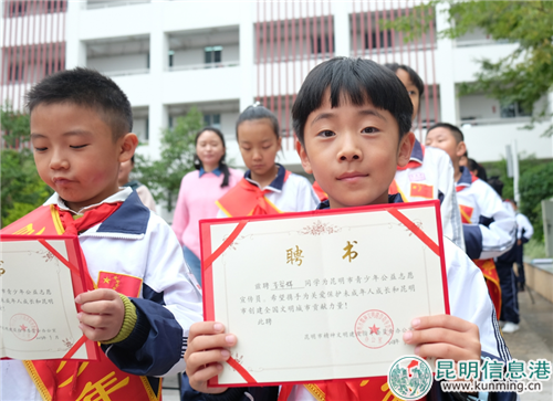 獲選的小志愿者中，最小的是2年級學生。