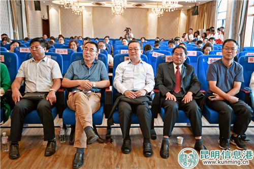 中國造血干細(xì)胞捐獻(xiàn)資料管理中心主任李黎，中國造血干細(xì)胞捐獻(xiàn)資庫云南省分庫主任黃杰等出席會(huì)議