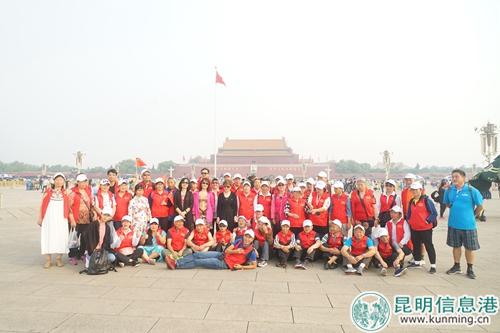 盲友們在天安門前合影 供圖7 盲友們在天安門前合影 供圖7