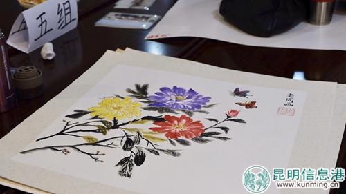 盲友們收到的來自北京的禮物 記者曹月 攝2 盲友們收到的來自北京的禮物 記者曹月 攝2