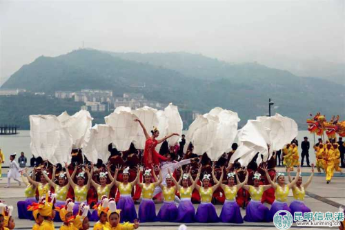 開幕式現(xiàn)場(chǎng)文藝演出。陳忠華攝