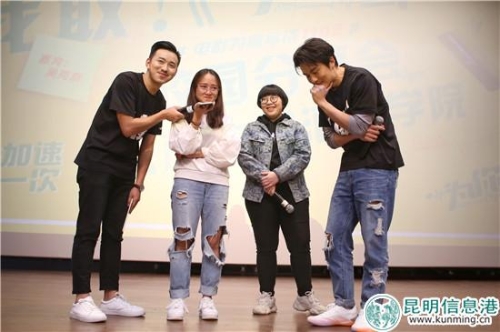 現(xiàn)場(chǎng)與粉絲互動(dòng)