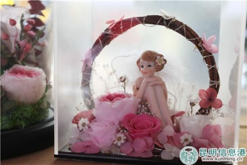 花藝作品展銷(xiāo)。