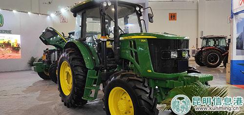 4號館內(nèi)展出的拖拉機(jī) 4號館內(nèi)展出的拖拉機(jī)