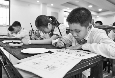 推廣通用規(guī)范漢字，還有多遠(yuǎn)的路要走