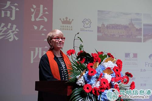 法國(guó)駐成都滿碧滟總領(lǐng)事在現(xiàn)場(chǎng)致辭