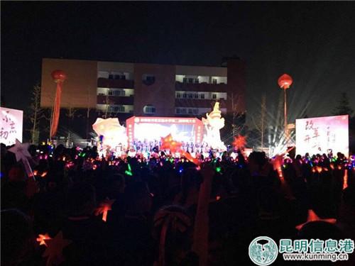 圖四:人流如潮的現(xiàn)場 圖四:人流如潮的現(xiàn)場