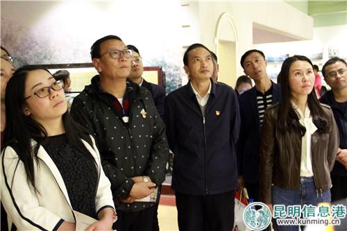 黨員干部們參觀“百年軍校 將帥搖籃”主題展覽