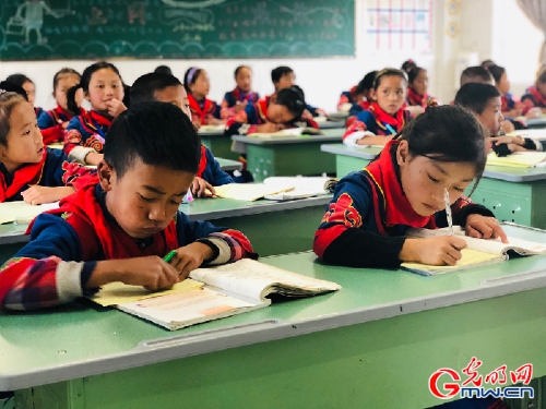 【脫貧攻堅在涼山】網(wǎng)絡扶貧讓留守兒童共享教育公平 【脫貧攻堅在涼山】網(wǎng)絡扶貧讓留守兒童共享教育公平