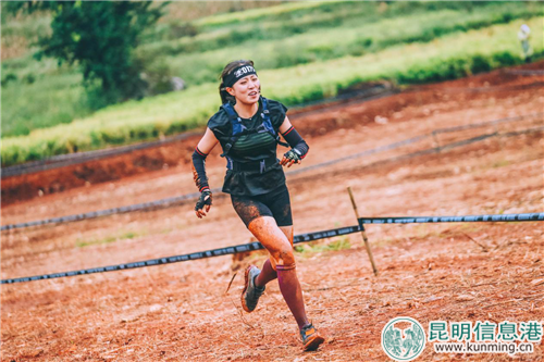 正在參賽的女選手