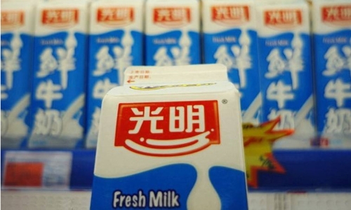 股價腰斬，領(lǐng)導(dǎo)層辭職：光明乳業(yè)難現(xiàn)光明？