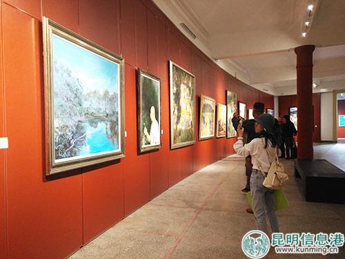 市民參觀展覽。記者孫紅亮攝