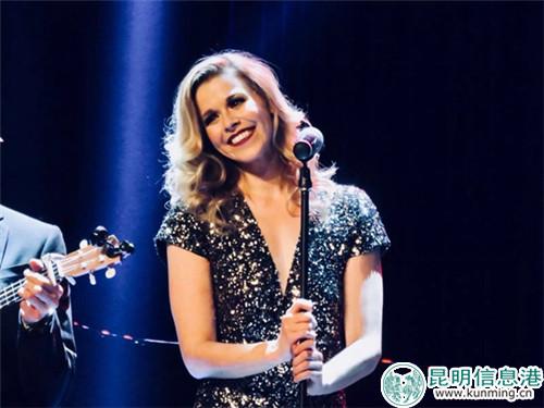 樂隊(duì)女高音海德?倫斯泰茲?奧尼爾