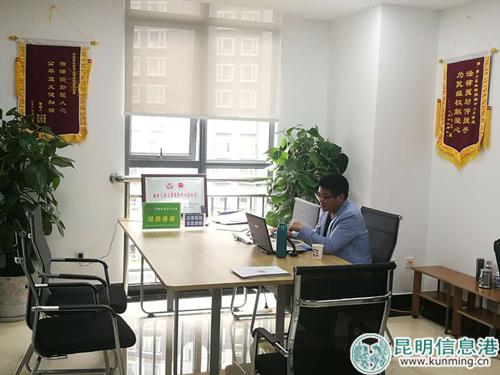 西山區(qū)政務(wù)服務(wù)中心首設(shè)區(qū)公共法律服務(wù)中心是一大亮點(diǎn)。