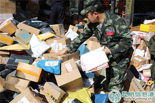 50萬(wàn)份“快遞消防宣傳”入千家萬(wàn)戶(hù) (1) 50萬(wàn)份“快遞消防宣傳”入千家萬(wàn)戶(hù) (1)