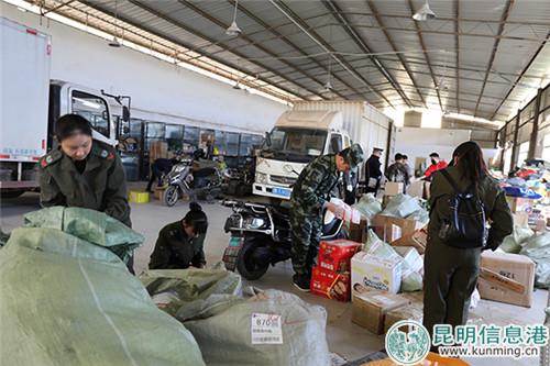 50萬(wàn)份“快遞消防宣傳”入千家萬(wàn)戶(hù) (4) 50萬(wàn)份“快遞消防宣傳”入千家萬(wàn)戶(hù) (4)