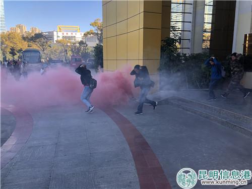 模擬火災(zāi)逃生 模擬火災(zāi)逃生