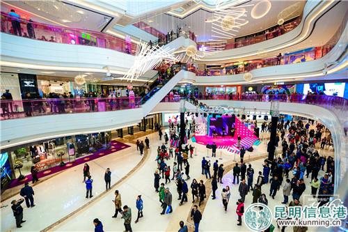 商場沒停電時的情形。記者李瑩 攝