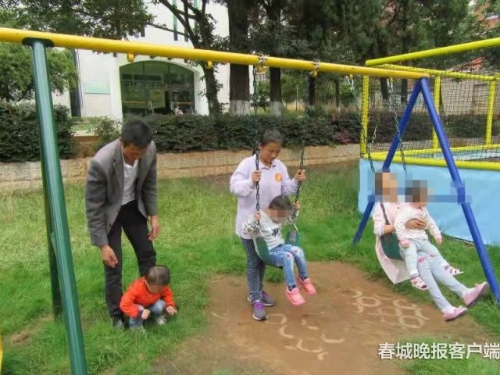 再尋7對(duì)愛(ài)心“父母”讓孤兒有個(gè)“家”昆明市兒童福利院_類家庭_已養(yǎng)育100多孤兒 (4)_副本