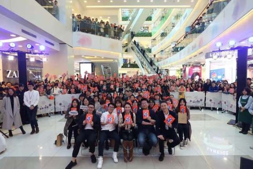 馬東團(tuán)隊(duì)新書《好好說話2》在京簽售 馬東團(tuán)隊(duì)新書《好好說話2》在京簽售