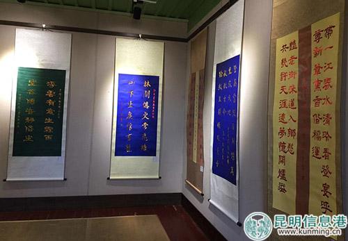 展出的“毛筆燙金”書法作品。記者孫紅亮攝