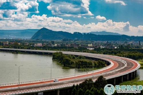 最美環(huán)湖路--供圖