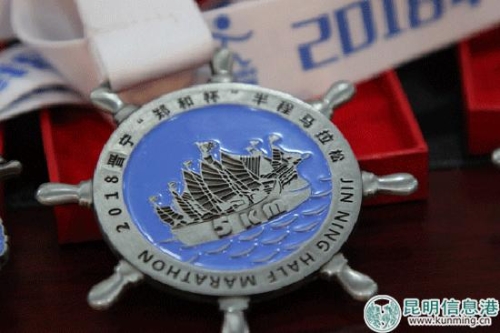 5km獎(jiǎng)牌--記者薛江濤攝